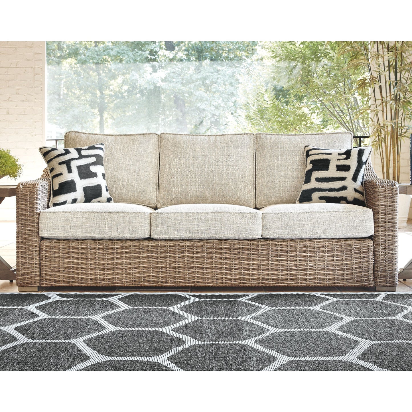 Beachcroft - Sofa With Cushion