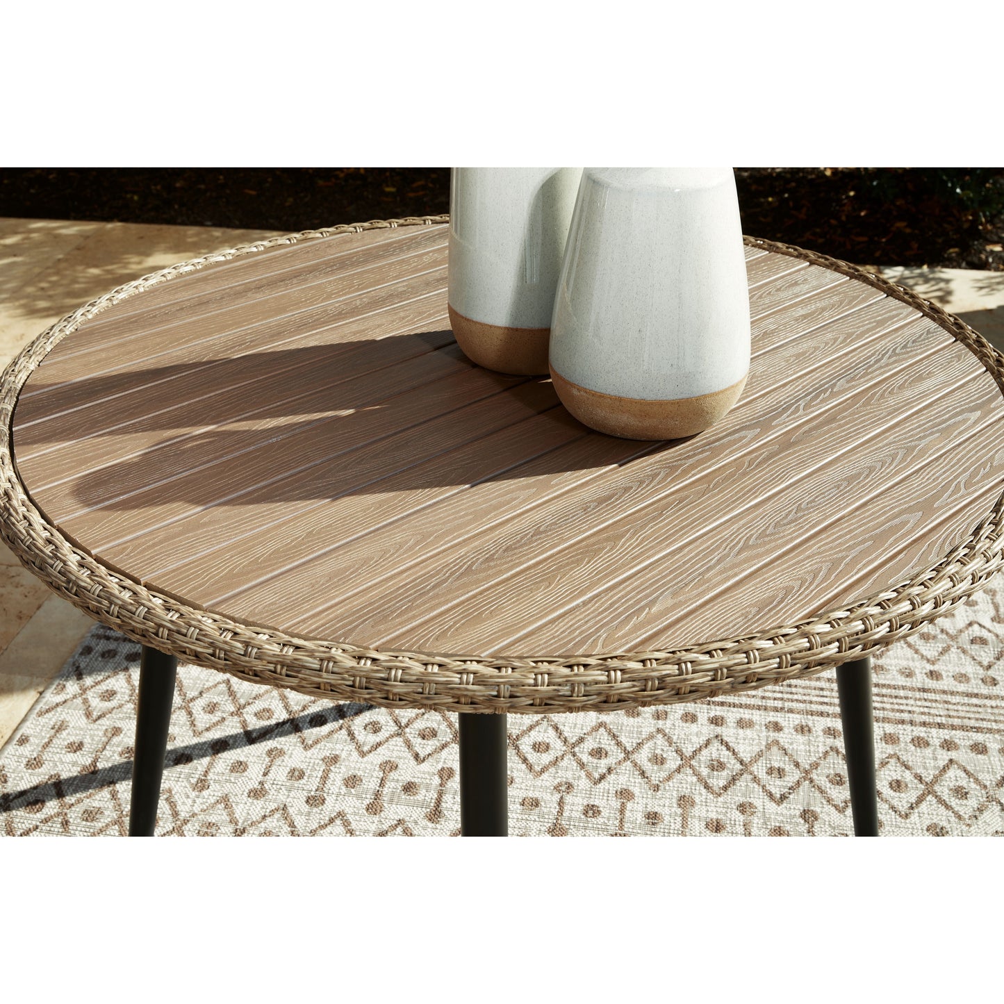 Amaris - Brown / Black - Round Dining Table