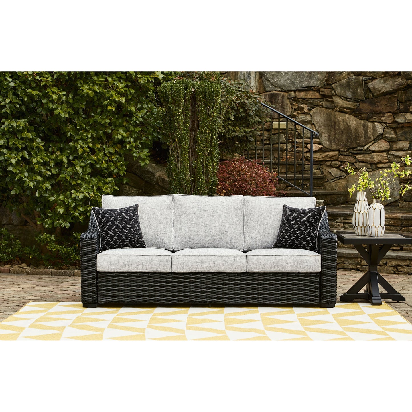 Beachcroft - Sofa With Cushion