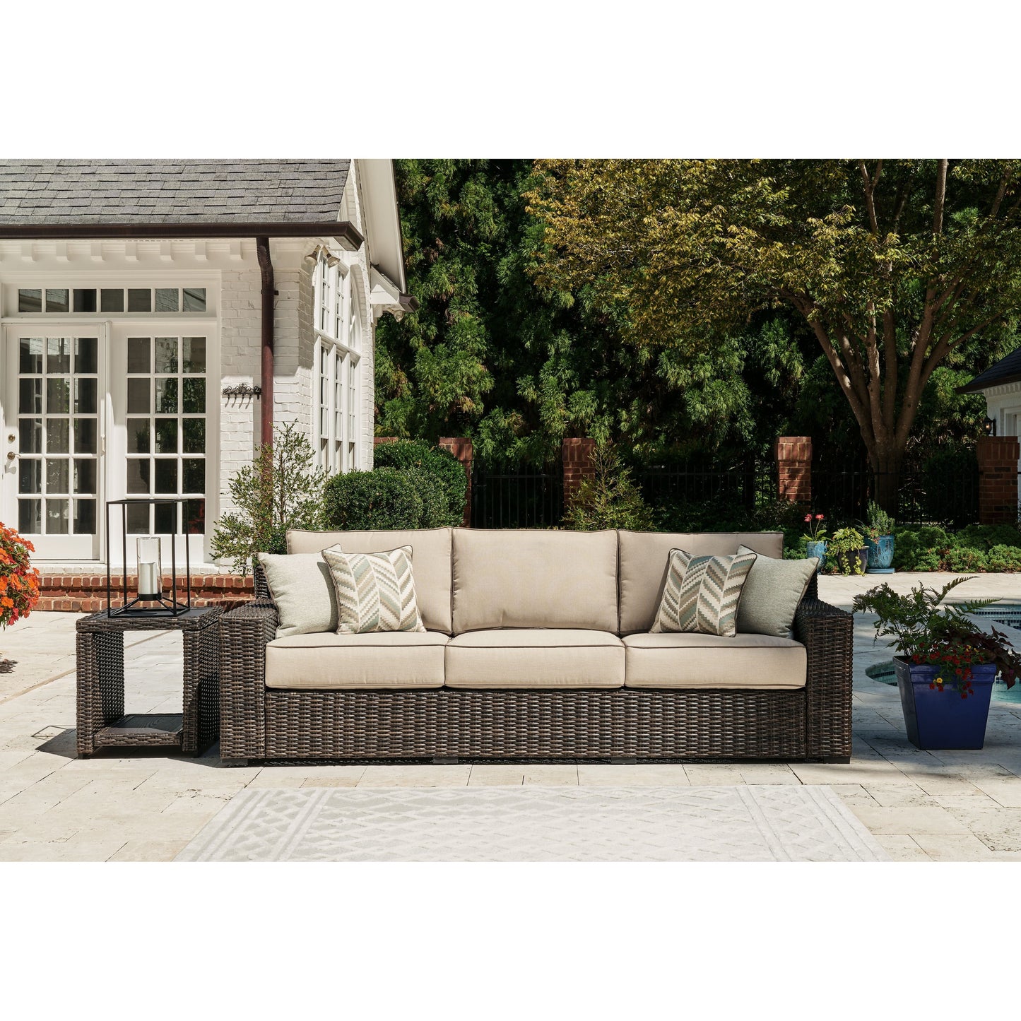 Coastline Bay - Brown - Sofa With Cushion