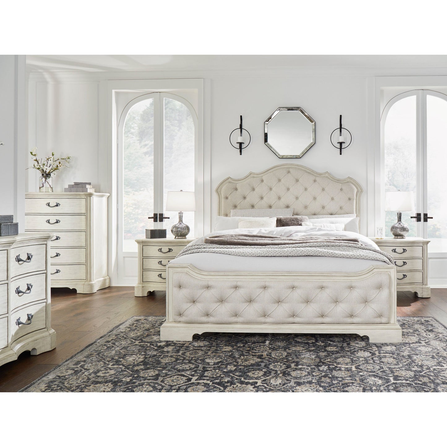 ARLENDYNE UPHOLSTERED BED - ANTIQUE WHITE