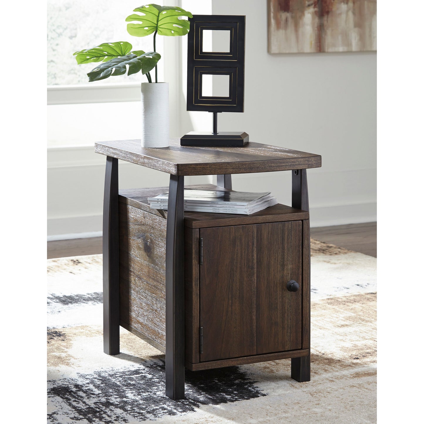 VAILBRY CHAIR SIDE TABLE