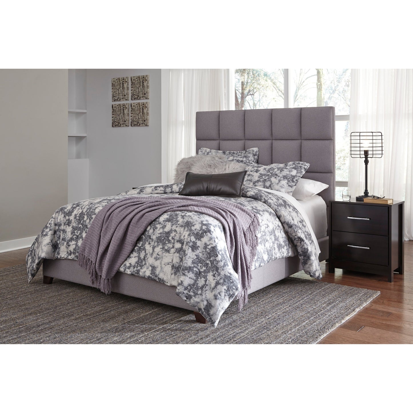 DOLANTE UPHOLSTERED BED - GRAY