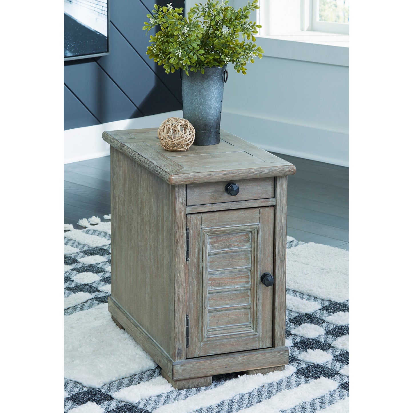MORESHIRE CHAIRSIDE TABLE - BISQUE