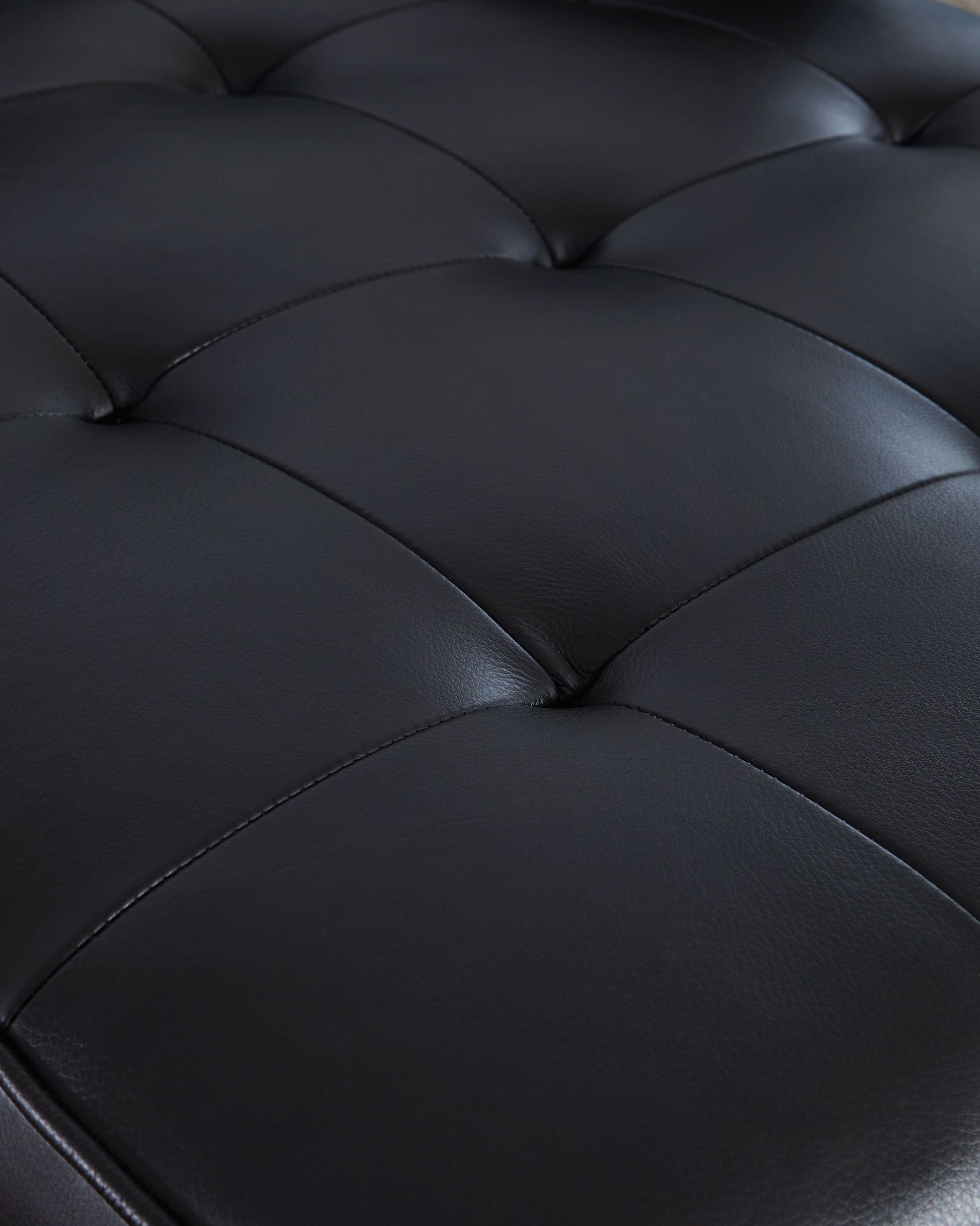 Bryceview - Onyx - Loveseat - Leather Match