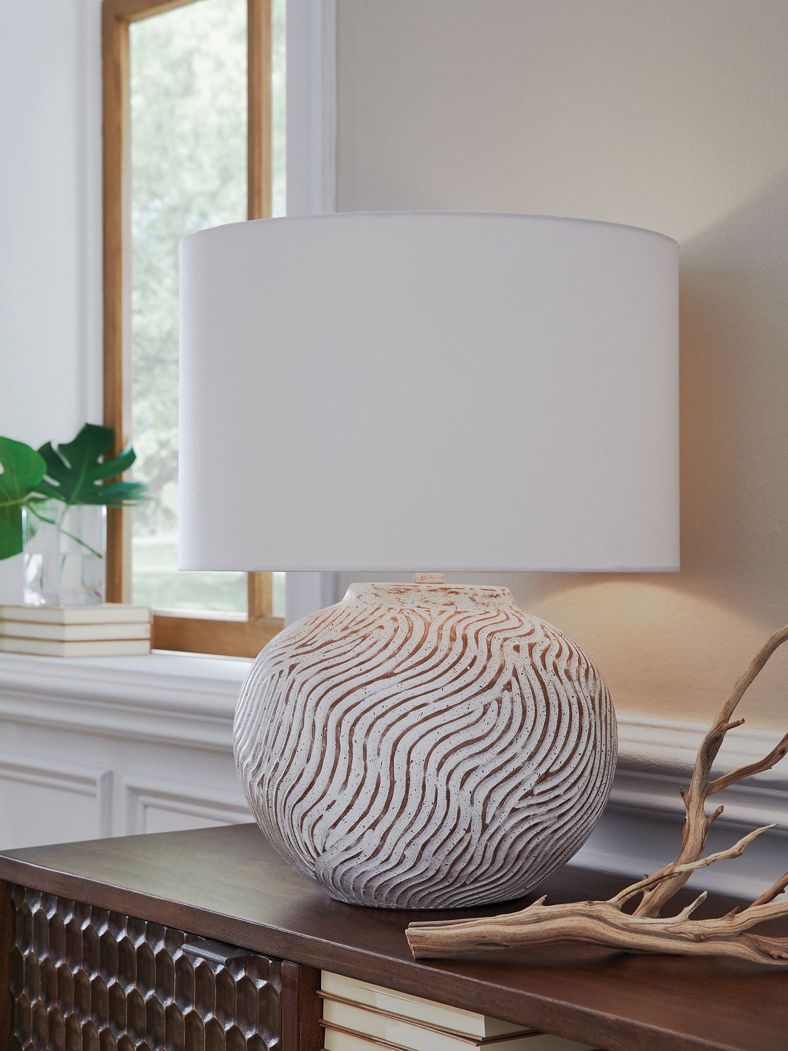 Vien - Terracotta Table Lamp - Distressed White - Fraser Furniture & Mattresses