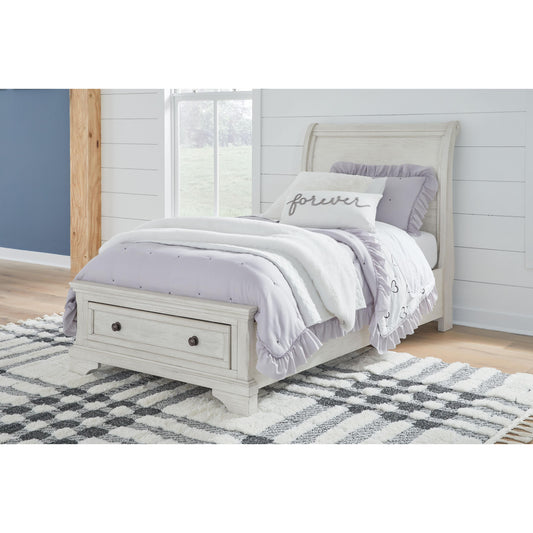 Robbinsdale - Sleigh Bed