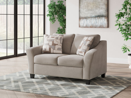 Willarae - Loveseat