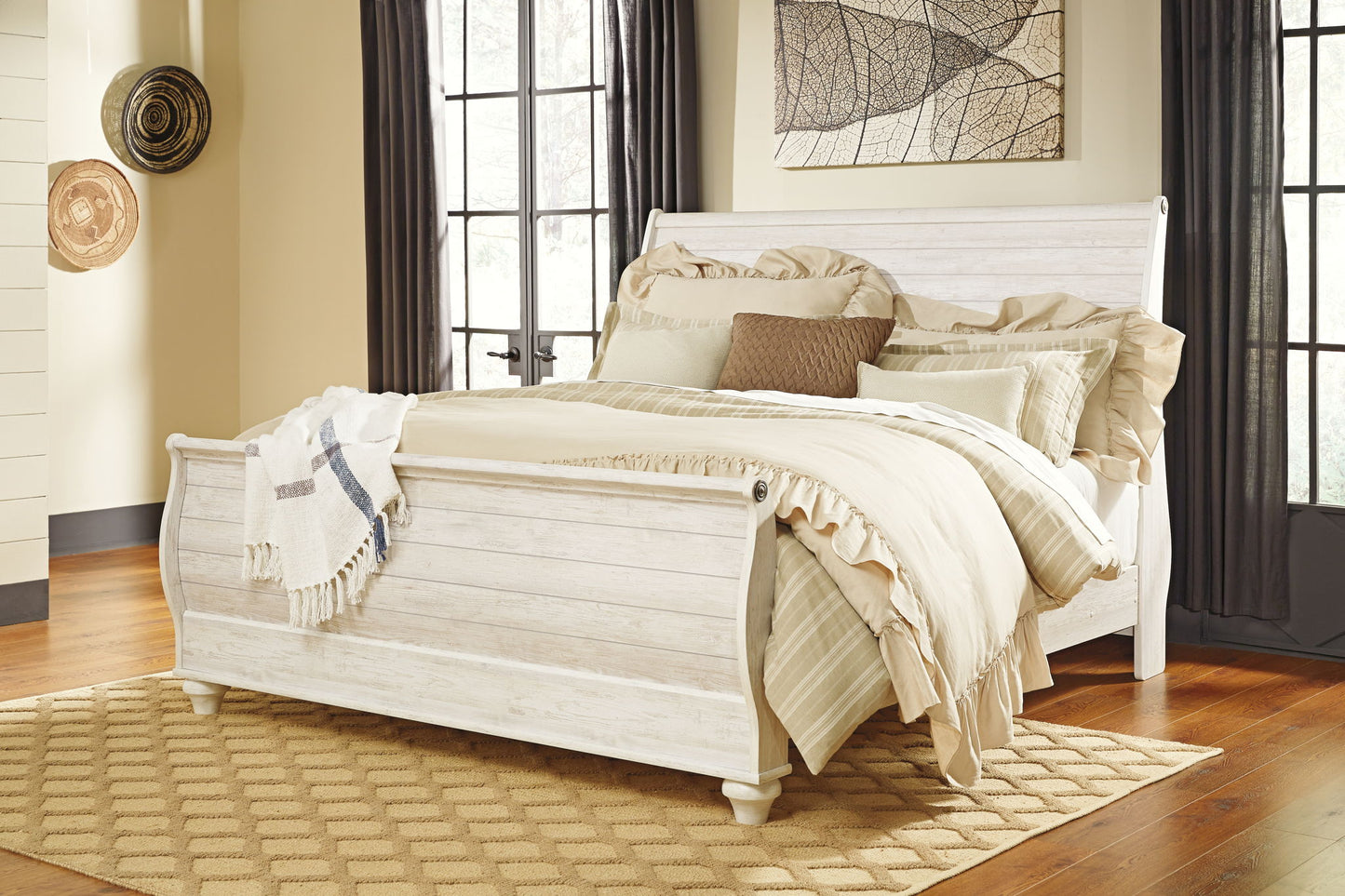 Willowton - Sleigh Bed - Fraser Furniture & Mattresses