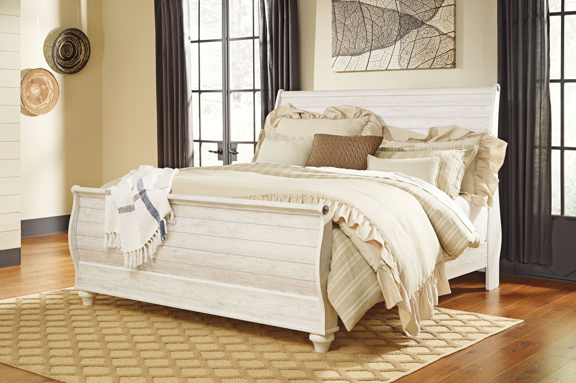 Willowton - Sleigh Bed - Fraser Furniture & Mattresses