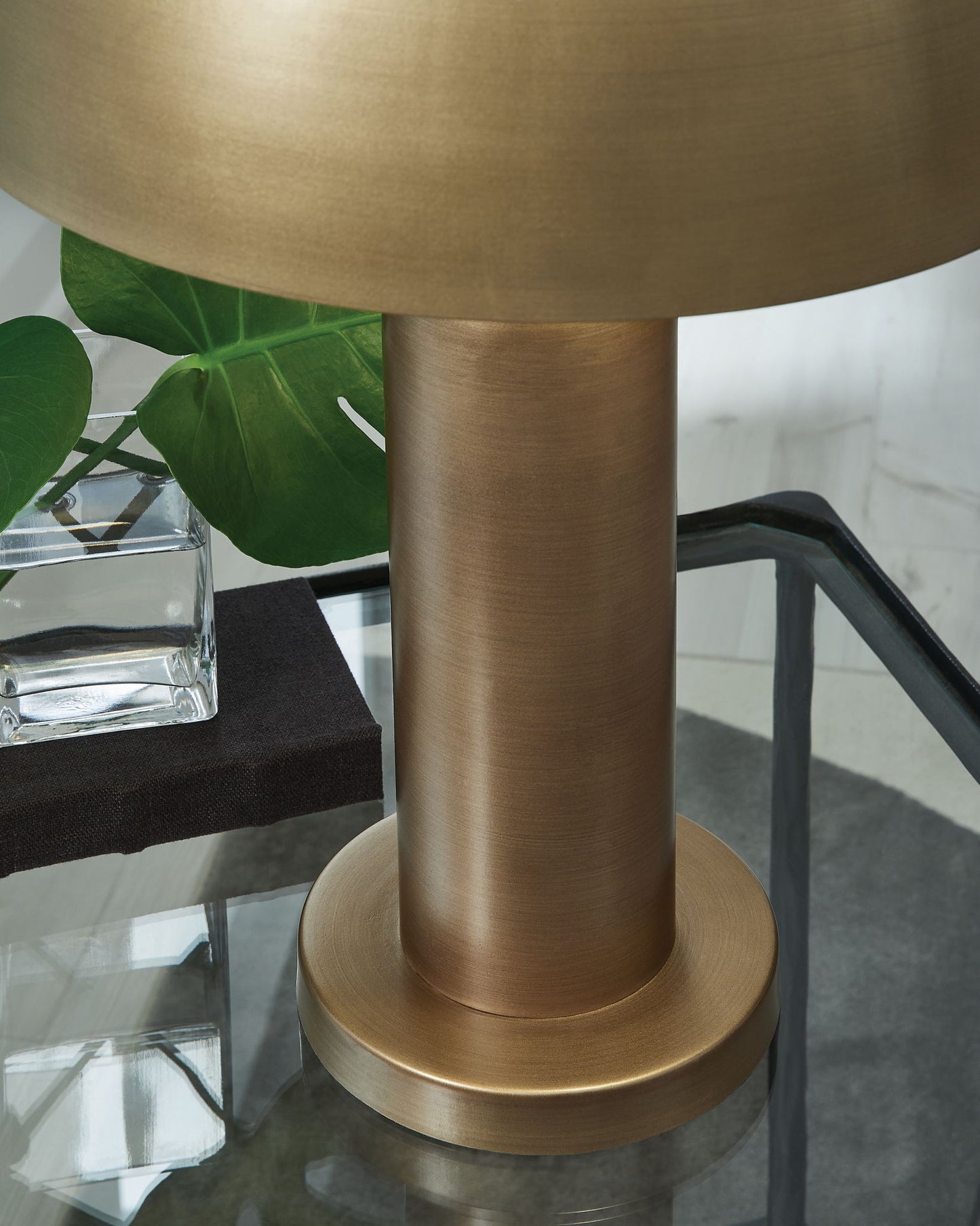 Wendfield - Metal Lamp - Fraser Furniture & Mattresses