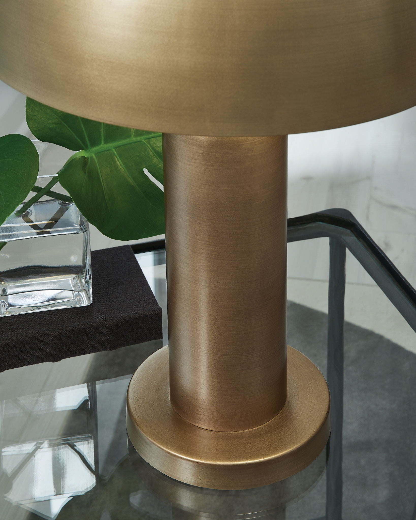 Wendfield - Metal Lamp - Fraser Furniture & Mattresses