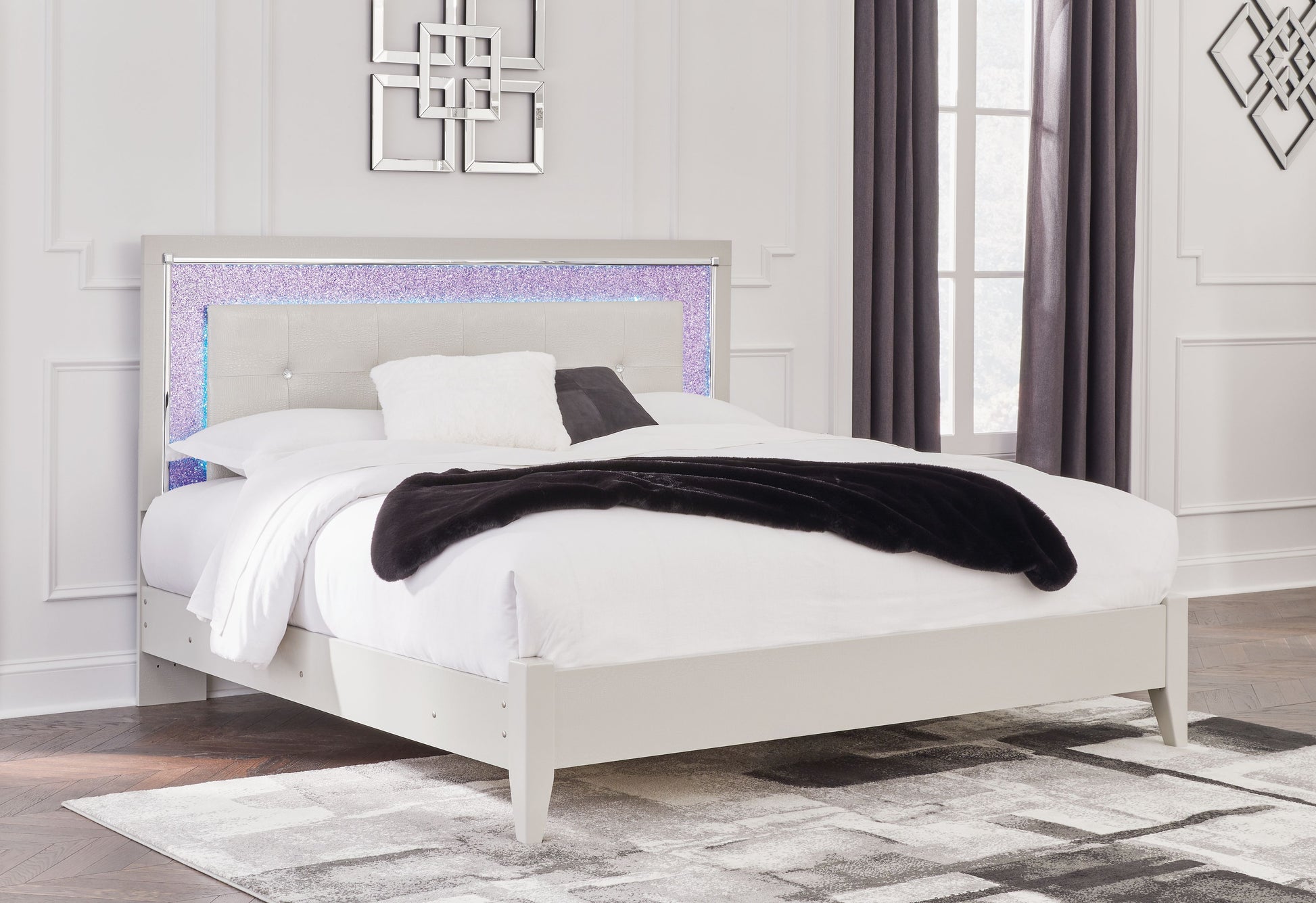 Zyniden - Silver - King Upholstered Panel Bed